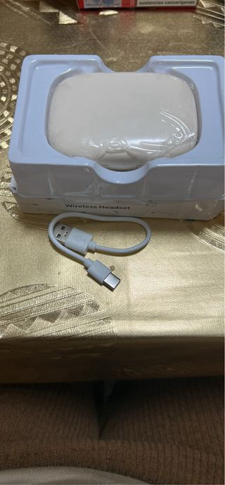 Auriculares Inalámbricos Dorados y Blancos
