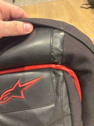 Mochila Alpinestars Negra y Roja Impermeable