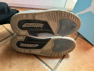 Air Jordan 3 UNC Taglia 44 Box