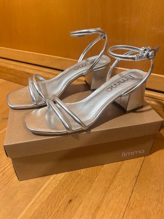 Tacones plateados Limma