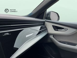 AUDI Q8 60 TFSIe 340kW Black Line Pl quattro tip