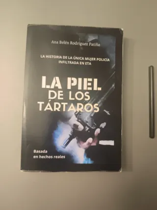 LA PIEL DE LOS TÁRTAROS: La única policía infil...