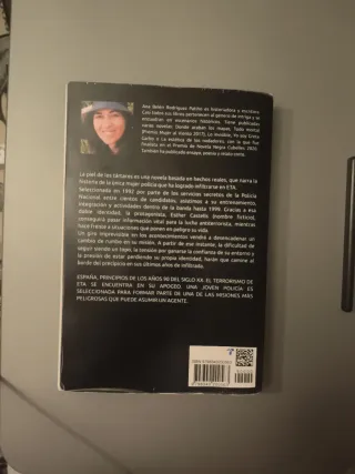 LA PIEL DE LOS TÁRTAROS: La única policía infil...