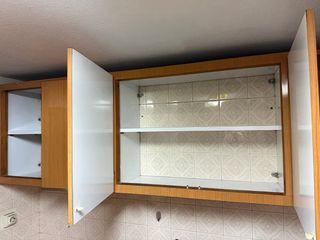 Armario de cocina de madera y metal