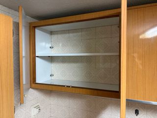 Armario de cocina de madera y metal