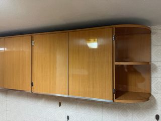 Armario de cocina de madera y metal