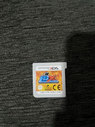 Nintendo 3DS XL con funda y juego lbx