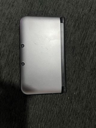 Nintendo 3DS XL con funda y juego lbx