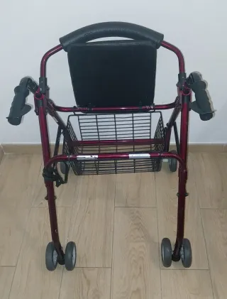Andador con cesta y asiento  sin freno