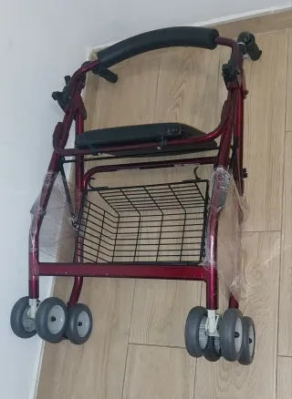 Andador con cesta y asiento  sin freno