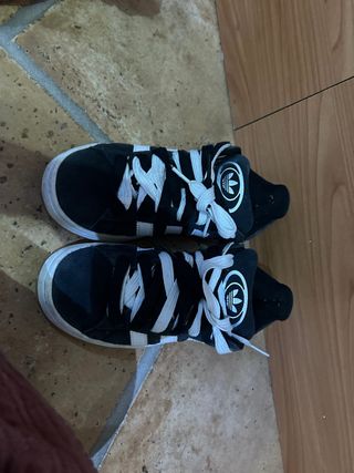 Scarpe Adidas nere e bianche