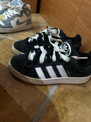 Scarpe Adidas nere e bianche