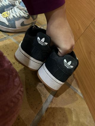 Scarpe Adidas nere e bianche