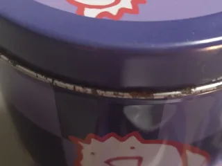 Juego 2 tazas con lata diseño gallina