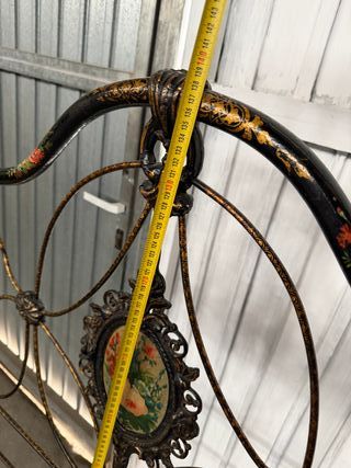 Cama forja antigua decorada