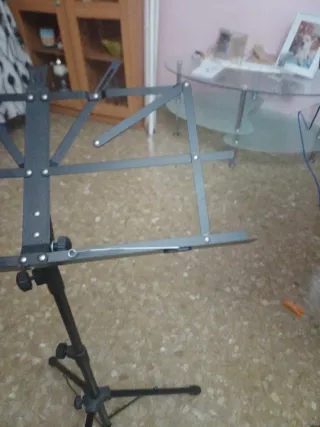 Atril fuerte y nuevo