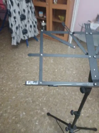 Atril fuerte y nuevo