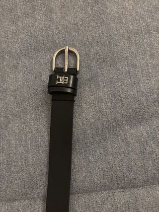 Cintura Tommy Hilfiger nera con fibbia argento