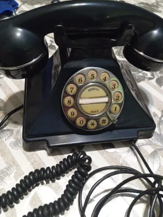 Telefono antico nero
