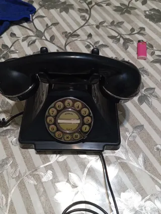 Telefono antico nero