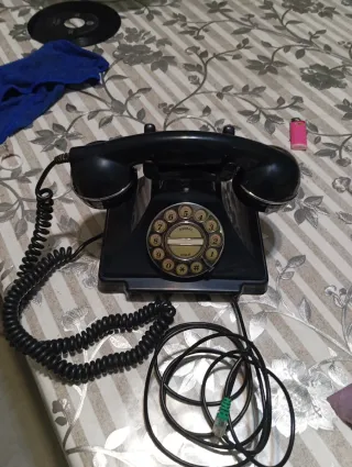 Telefono antico nero