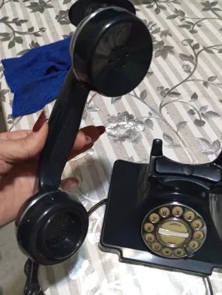 Telefono antico nero