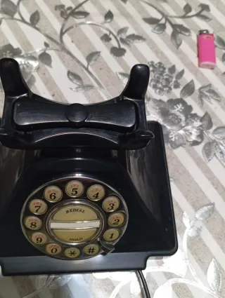 Telefono antico nero