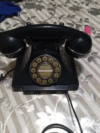 Telefono antico nero