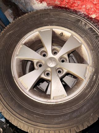 4 Llantas Mitsubishi 7x16ET38 + 4 Neumáticos