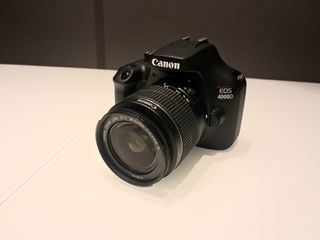 Cámara Canon EOS 4000D lista para usar