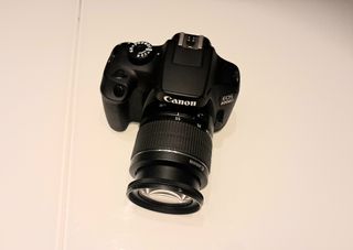 Cámara Canon EOS 4000D lista para usar