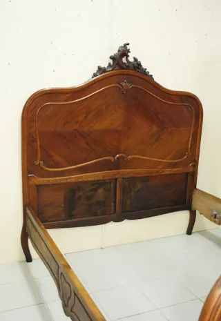 Antigua cama Luis XV