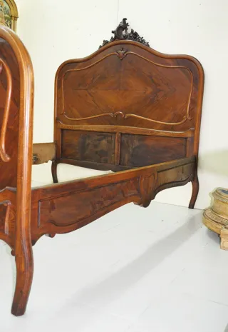 Antigua cama Luis XV