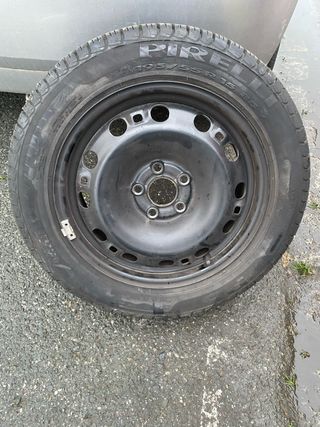 Rueda Seat Ibiza Pirelli 185/55 R15 como nueva!