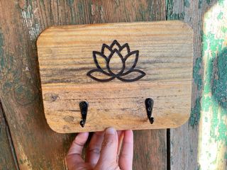 Perchero de madera con 2 ganchos