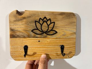 Perchero de madera con 2 ganchos