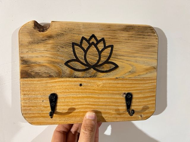 Perchero de madera con 2 ganchos