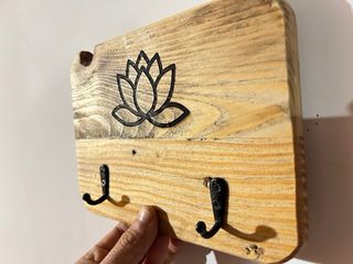Perchero de madera con 2 ganchos