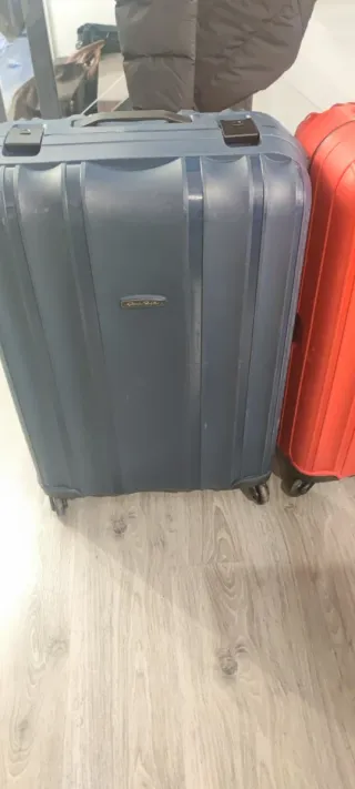 Maleta azul grande con ruedas