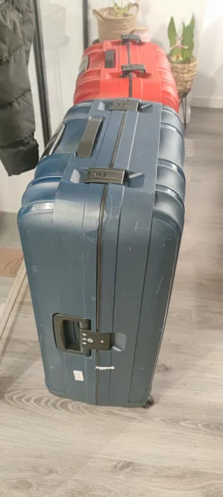 Maleta azul grande con ruedas