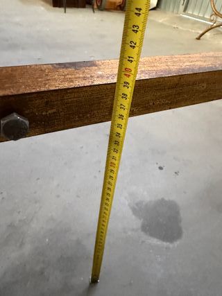 Cama de forja dorada antigua