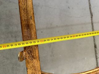 Cama de forja dorada antigua