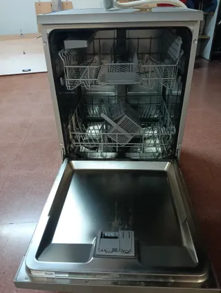 Lavavajillas Bosch 2021 con tres años de uso