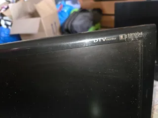 Monitor Samsung Negro y Rojo