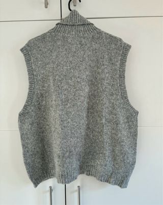 Jersey sin mangas cuello alto gris