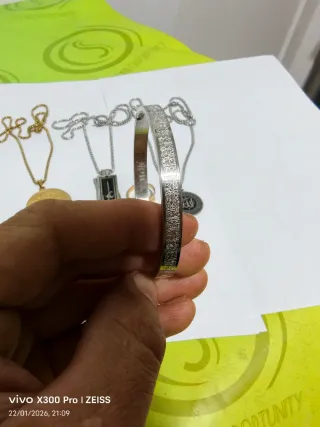 Conjunto Joyas: Anillo, Pulseras y Colgantes