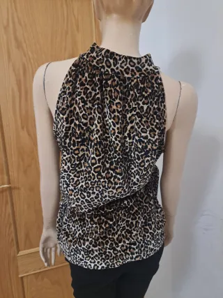 Blusa Leopardo Cuello Alto sin Mangas