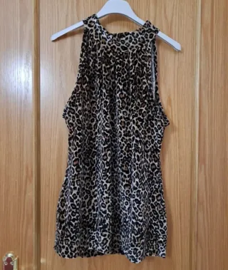 Blusa Leopardo Cuello Alto sin Mangas