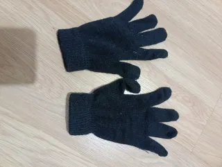 Lote guantes rojos y negros sin estrenar