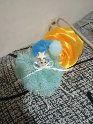 Broche o Llavero Bailarina Azul y Amarillo